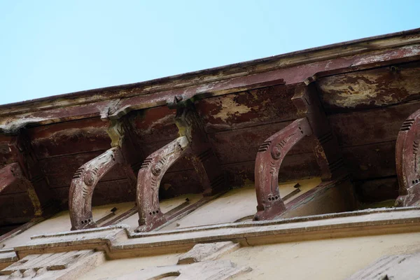 Vintage Ξύλινα Cornices Ένα Αρχαίο Κοντινό Σπίτι — Φωτογραφία Αρχείου