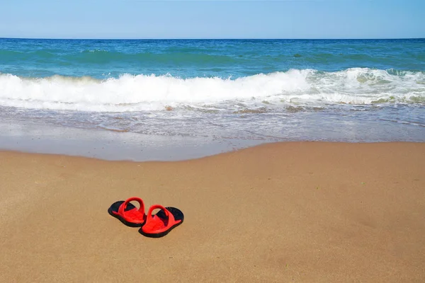 Ardesia Spiaggia Sulla Sabbia Sullo Sfondo Dell Orizzonte Del Mare — Foto Stock