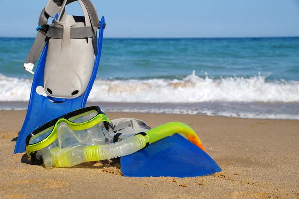 Pinne Maschera Nuotare Sulla Sabbia Sullo Sfondo Del Mare Cielo — Foto Stock