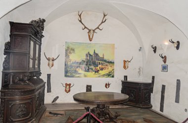 Hunedoara, Romanya-5 Ağustos 2017: Corvins Kalesi 'nin iç odasından detaylar.