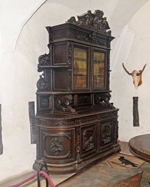 Hunedoara, Romanya-5 Ağustos 2017: Corvins Kalesi 'nin iç odasından detaylar.