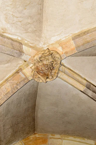 Hunedoara, Romanya-5 Ağustos 2017: Corvins Kalesi 'nin iç odasından detaylar.