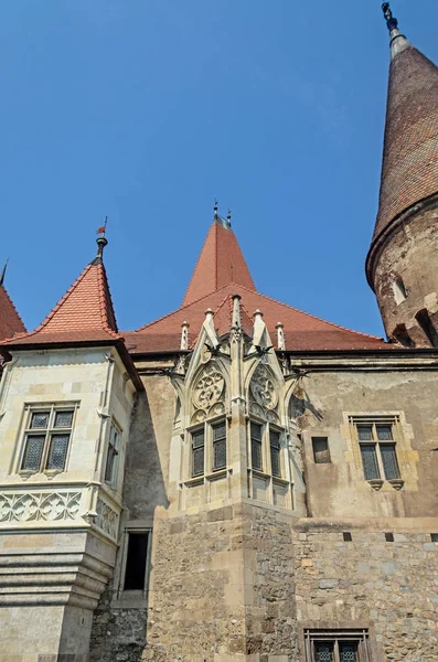 Corvins kale tarafından John Hunyadi, dış cephe detayları.