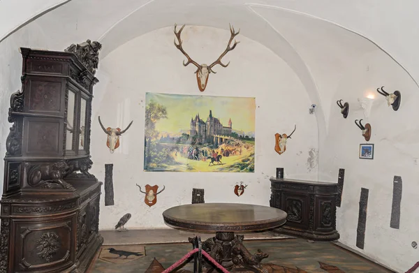 Hunedoara, Romanya-5 Ağustos 2017: Corvins Kalesi 'nin iç odasından detaylar.