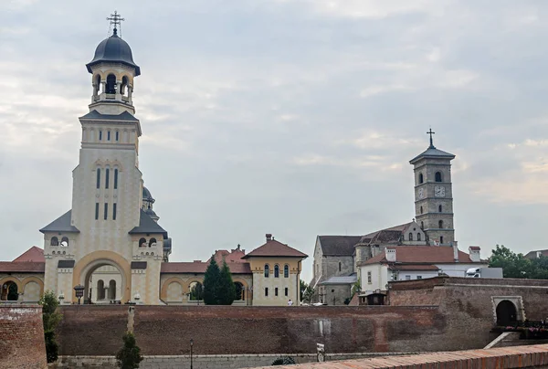 Alba Iulia, Romanya-6 Ağustos 2017: Citadel Fortress Alba Carolina, kapı ve kilise detay.