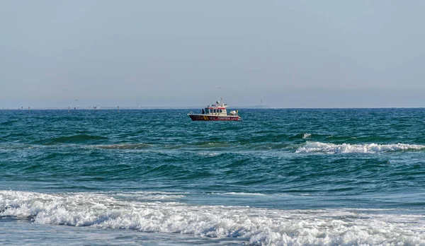 Mamaia Roménia Setembro 2017 Barco Perto Praia Mar Negro Mamaia — Fotografia de Stock