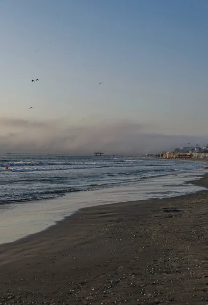 Лежаки Пляже Черного Моря Восходе Солнца Теплая Солнечная Атмосфера — стоковое фото