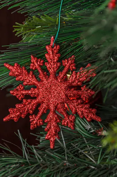 Árbol Navidad Adorno Colgante Estrella Roja Primer Plano —  Fotos de Stock