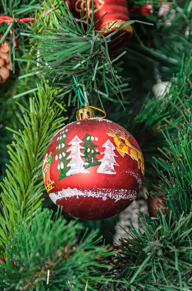 Vánoční Stromeček Závěsná Ozdoba Červené Koule Zblízka — Stock fotografie