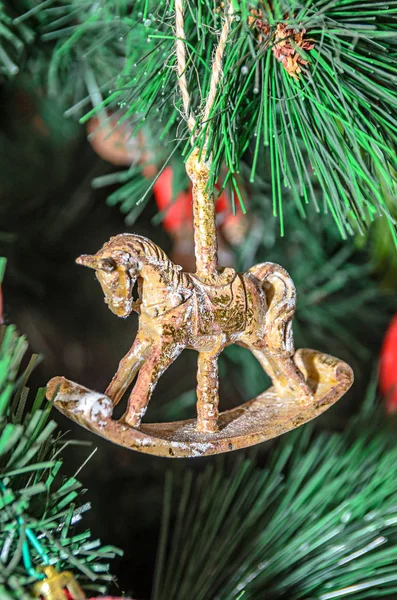 Árvore Natal Pendurado Ornamento Brinquedo Cavalo Close — Fotografia de Stock