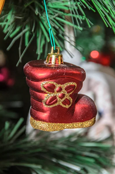 Árbol Navidad Adorno Colgante Bota Roja Primer Plano —  Fotos de Stock