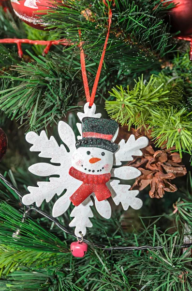 Christbaumschmuck Schneeflocke Und Schneemann Nahaufnahme — Stockfoto