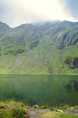 Fagaras dağlar Transfagarasan yolu üzerindeki Balea (Balea Lac) adında buzul Gölü.