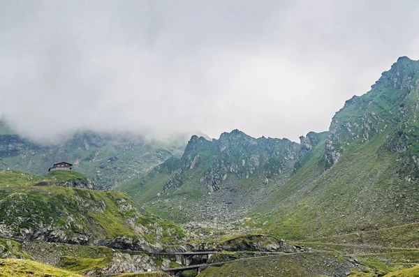 Transfagarasan Road Fagaras Mountains Carpathians Green Grass Rocks Peaks Clouds — Stock Photo, Image