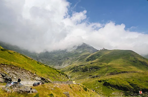 The Transfagarasan road in Fagaras mountains, Carpathians with g — Stock Photo, Image