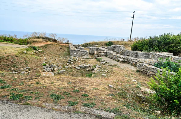 Ruïnes van Kaap Kaliakra bij de Bulgaarse kust van de Zwarte Zee — Stockfoto