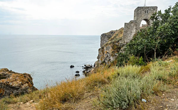 Зелені фракійські скелі, мис Каліакра, Чорна морська вода, зливи — стокове фото