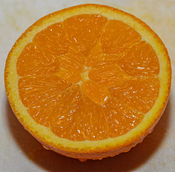 Half Oranje Jucy Fruit Close Witte Achtergrond — Stockfoto