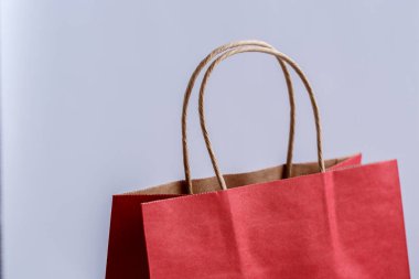 Kağıt torba katı izole arka plan üzerinde. Yan görünüm