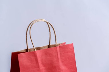 Kağıt torba katı izole arka plan üzerinde. Yan görünüm
