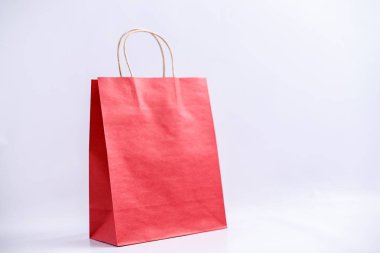 Kağıt torba katı izole arka plan üzerinde. Yan görünüm