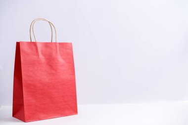 Kağıt torba katı izole arka plan üzerinde. Yan görünüm