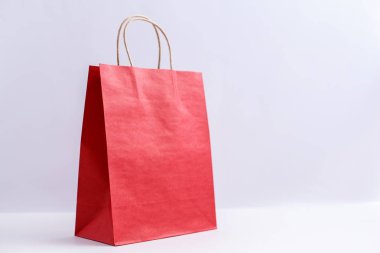 Kağıt torba katı izole arka plan üzerinde. Yan görünüm