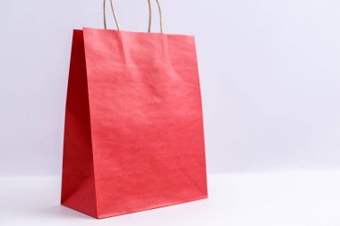 Kağıt torba katı izole arka plan üzerinde. Yan görünüm