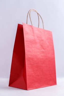 Kağıt torba katı izole arka plan üzerinde. Yan görünüm