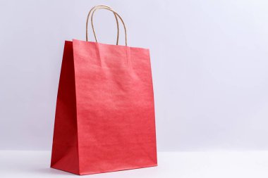 Kağıt torba katı izole arka plan üzerinde. Yan görünüm