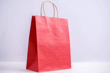 Kağıt torba katı izole arka plan üzerinde. Yan görünüm