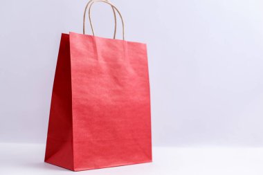 Kağıt torba katı izole arka plan üzerinde. Yan görünüm