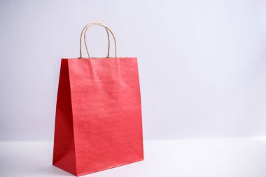 Kağıt torba katı izole arka plan üzerinde. Yan görünüm