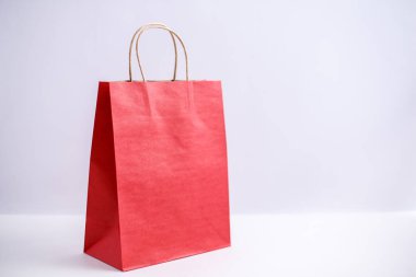 Kağıt torba katı izole arka plan üzerinde. Yan görünüm