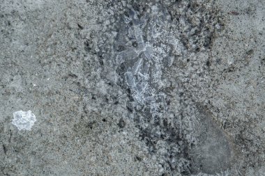 Doku giyilen gri çimento kaplama