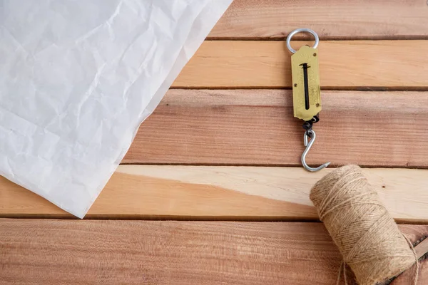 Kézi Súlyok String Csomagolópapír Természetes Fából Készült Háttér — Stock Fotó