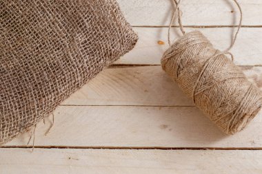 Tuval ve metin için yer ile kaba iplik ile ahşap arka plan.