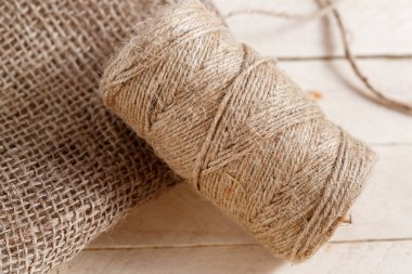 Tuval ve metin için yer ile kaba iplik ile ahşap arka plan.