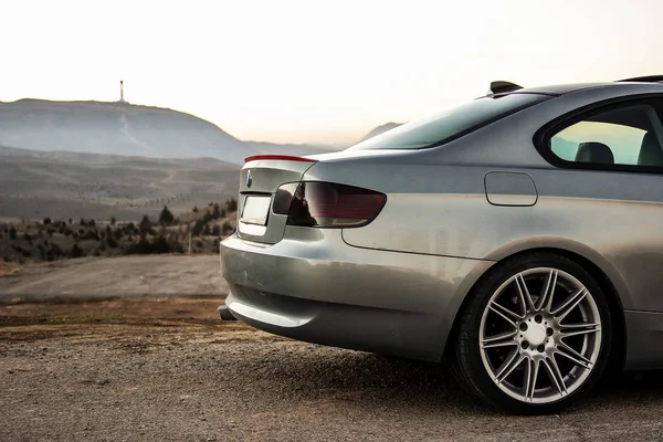 Coche Está Hecho Alemania Montañas Fondo —  Fotos de Stock