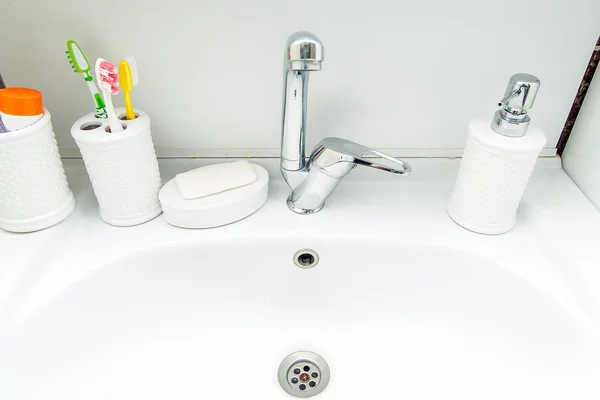 Banyoda Lavabo Diş Fırçası Sıvı Sabun — Stok fotoğraf