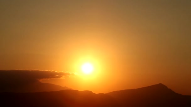 Hermosa Puesta Sol Sobre Las Montañas Hermosos Colores — Vídeos de Stock