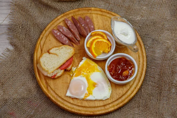 Türkisches Frühstück Auf Holzteller — Stockfoto