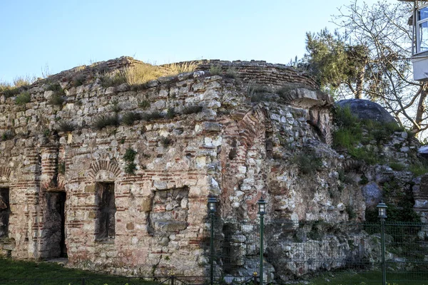 Bardzo starożytny budynek z zniszczone w Stambule — Zdjęcie stockowe