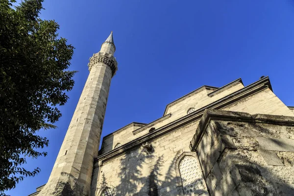 Minaret of one of the mosques in Istanbul — Stock Photo, Image