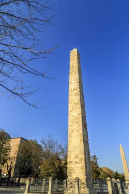 İstanbul.Türkiye. Hipodrom.Obelisk Konstantin, Duvarlı Dikilitaş 
