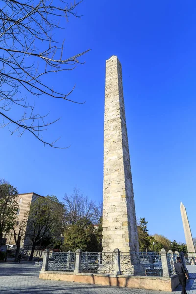 Istanbul. Turkey. Hippodrome. Obelisk Constantine, Obelisk w ścianach — Zdjęcie stockowe