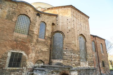 istanbul pencereli eski tuğla duvar