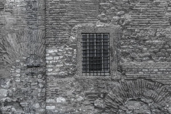 Old brick wall with window in istanbul — Stock Photo, Image