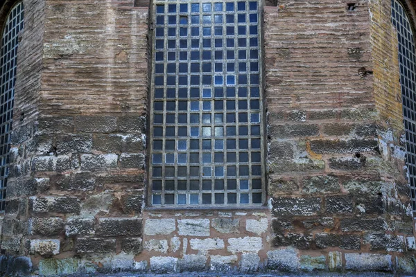 Old brick wall with window in istanbul — Stock Photo, Image