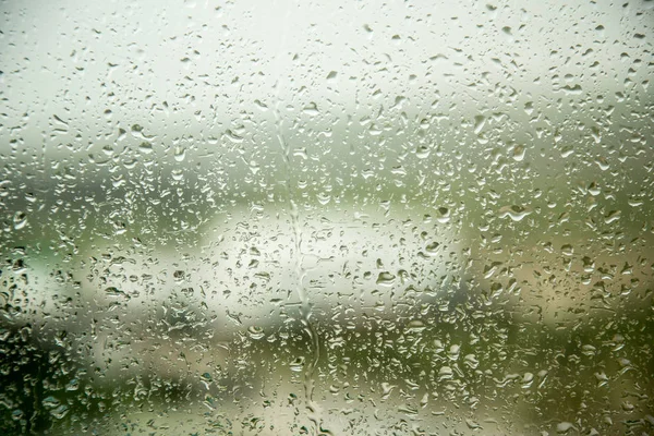 窓に水滴が落ちる背景 — ストック写真